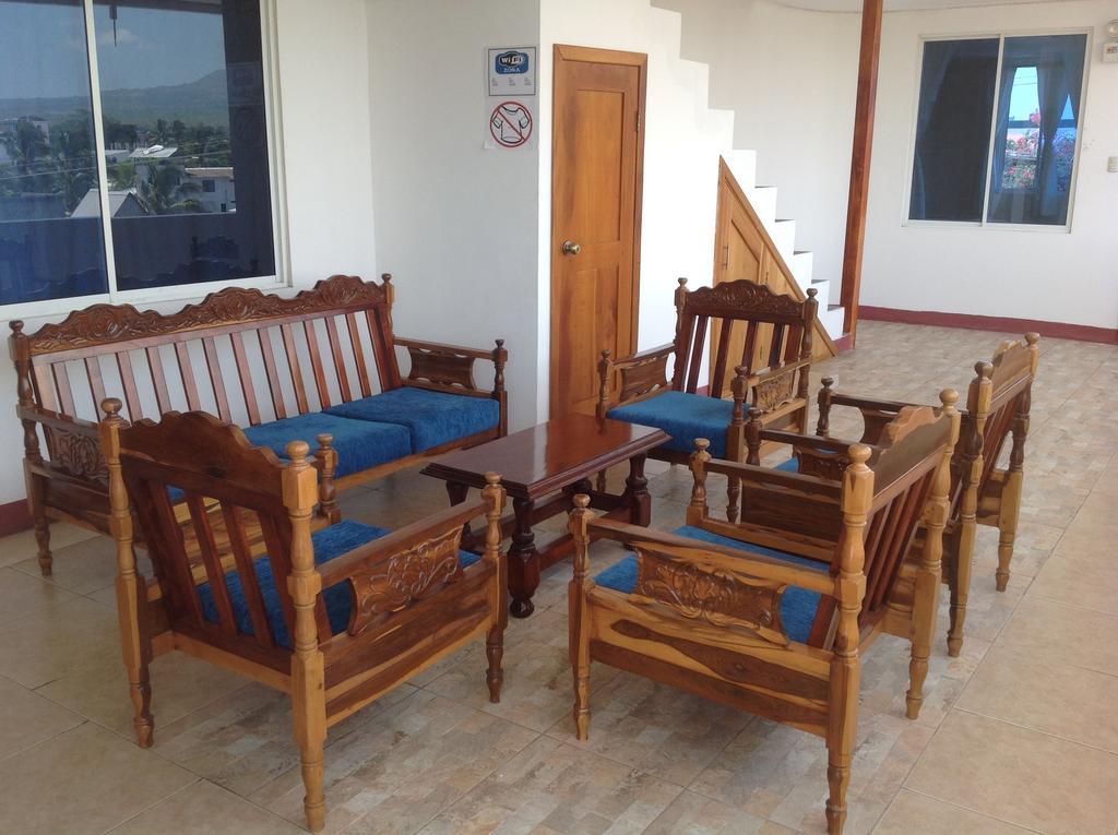 Gloria - Galápagos Inn Puerto Ayora  Exterior foto