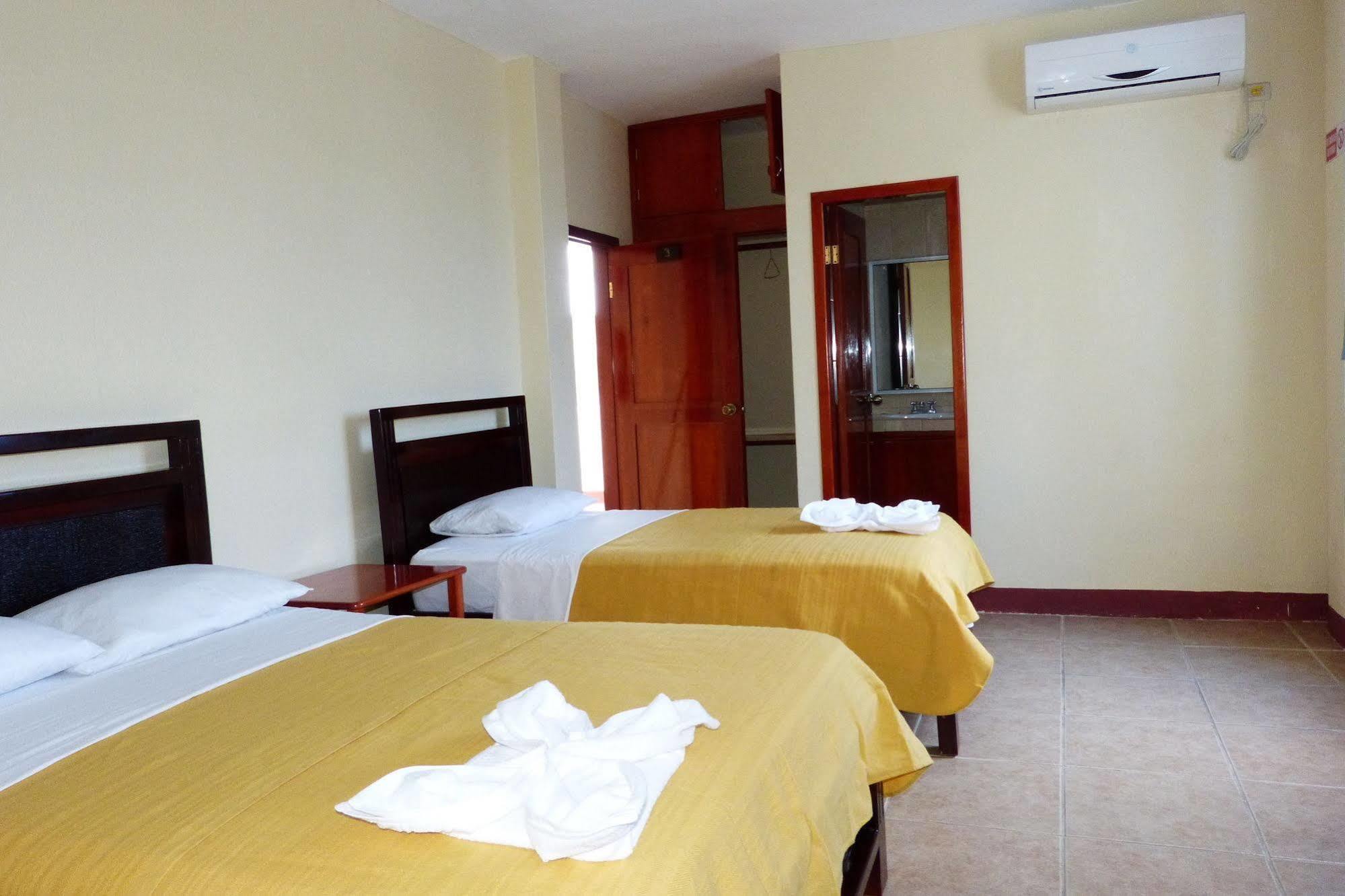 Gloria - Galápagos Inn Puerto Ayora  Exterior foto