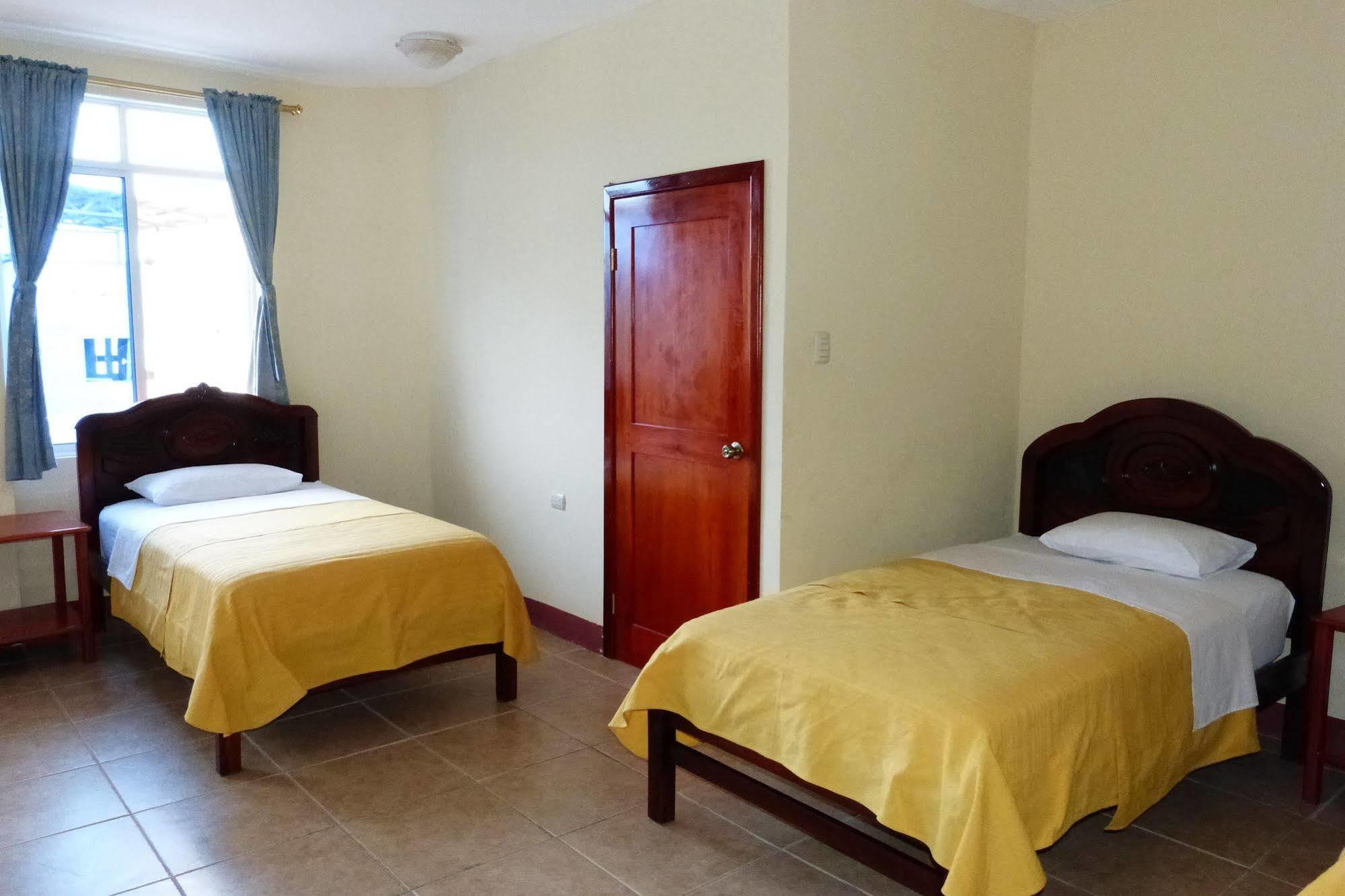 Gloria - Galápagos Inn Puerto Ayora  Exterior foto