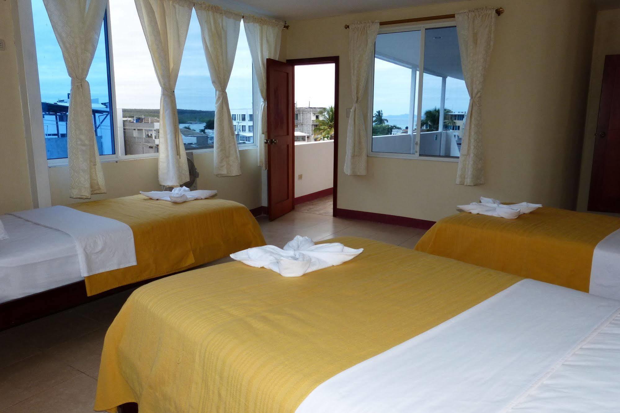 Gloria - Galápagos Inn Puerto Ayora  Exterior foto