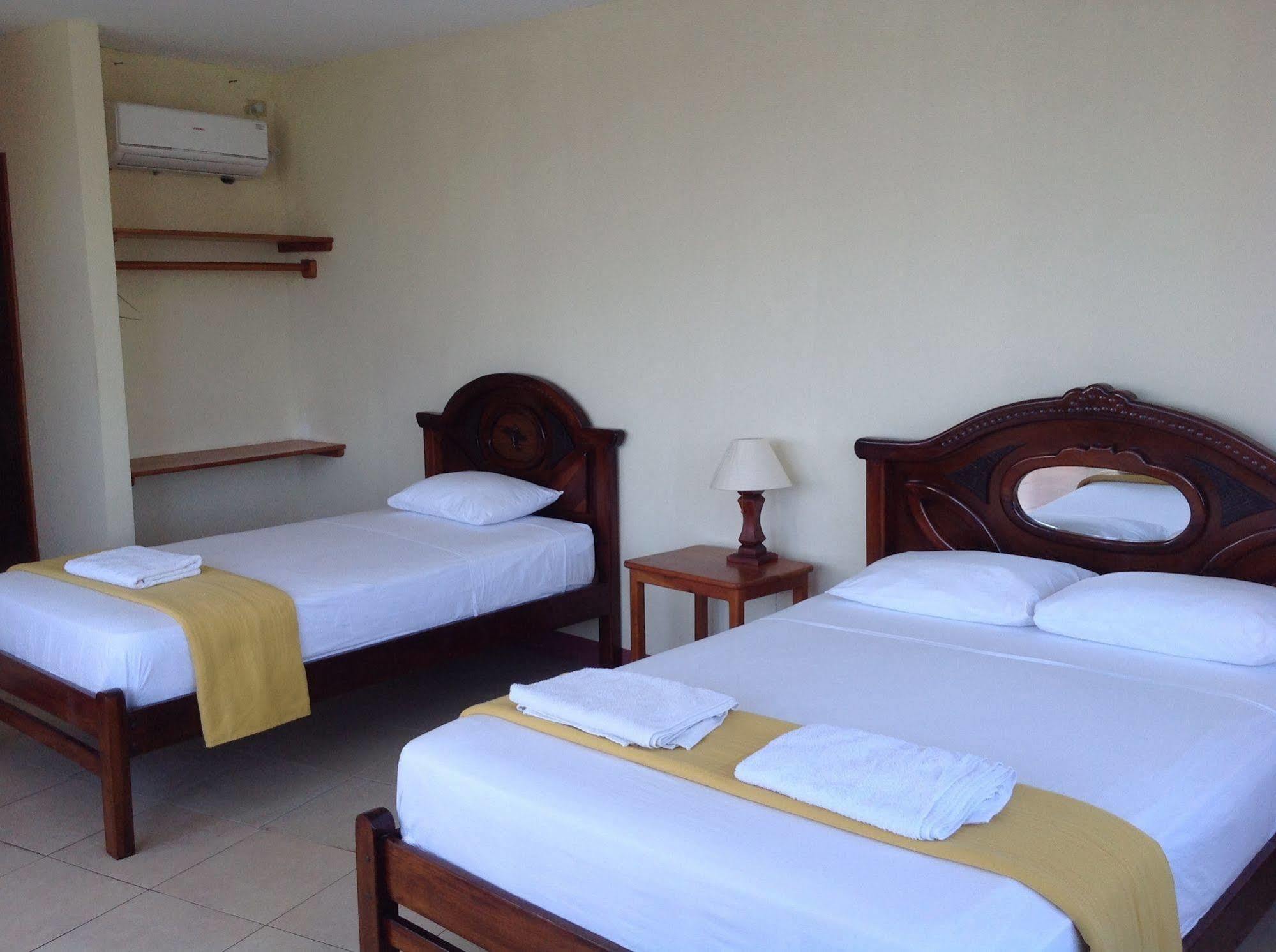 Gloria - Galápagos Inn Puerto Ayora  Exterior foto