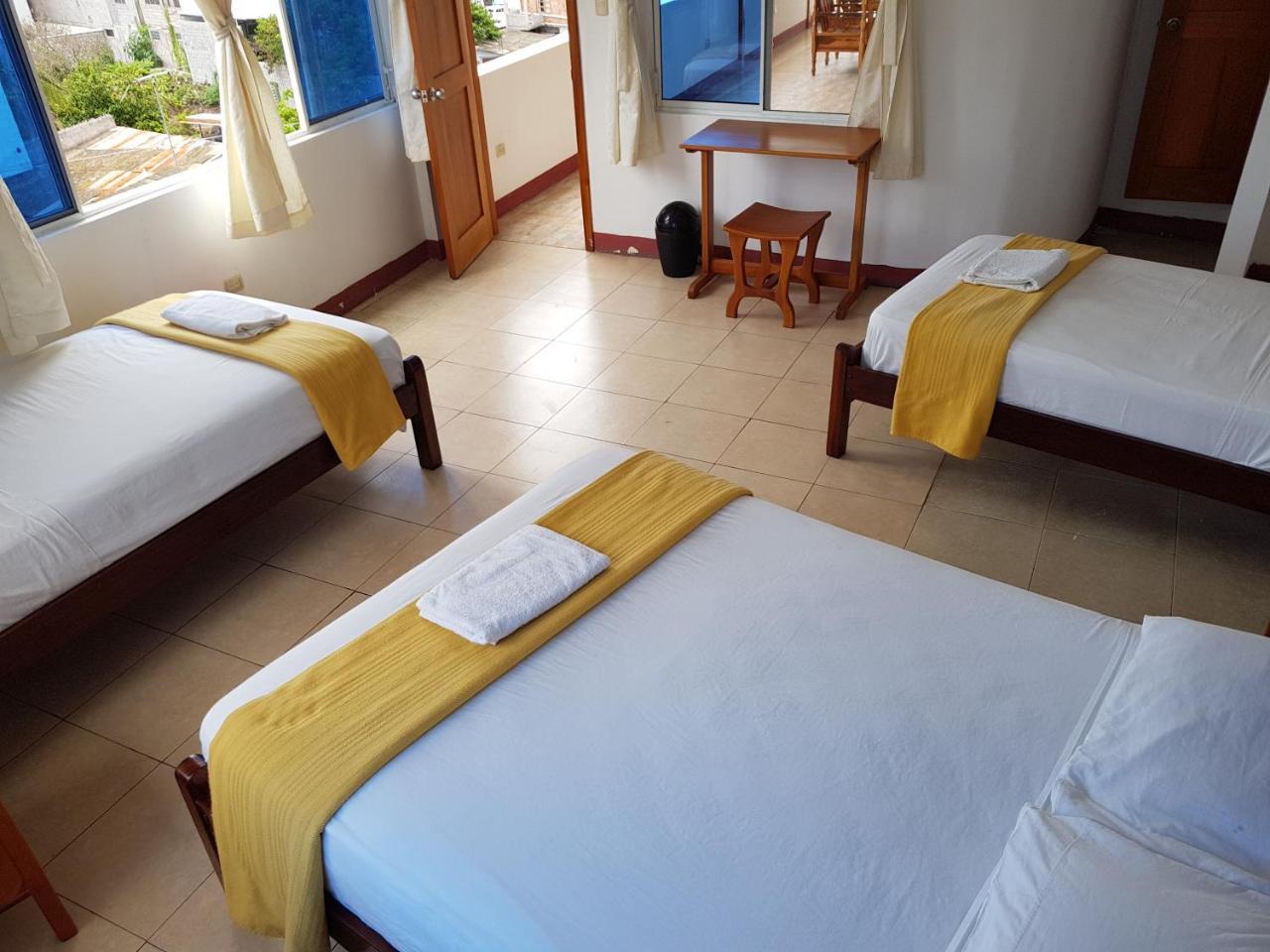 Gloria - Galápagos Inn Puerto Ayora  Exterior foto