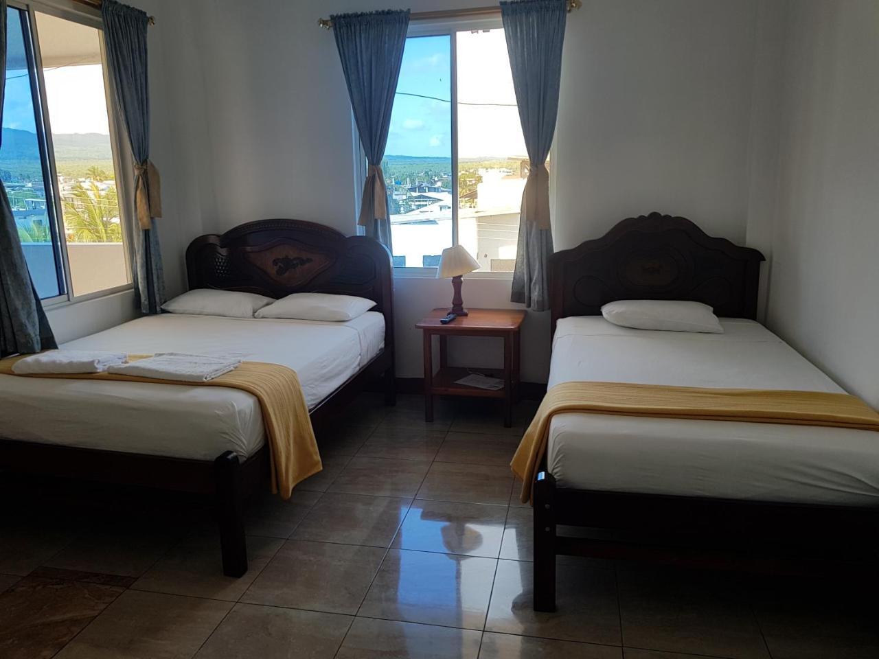 Gloria - Galápagos Inn Puerto Ayora  Exterior foto