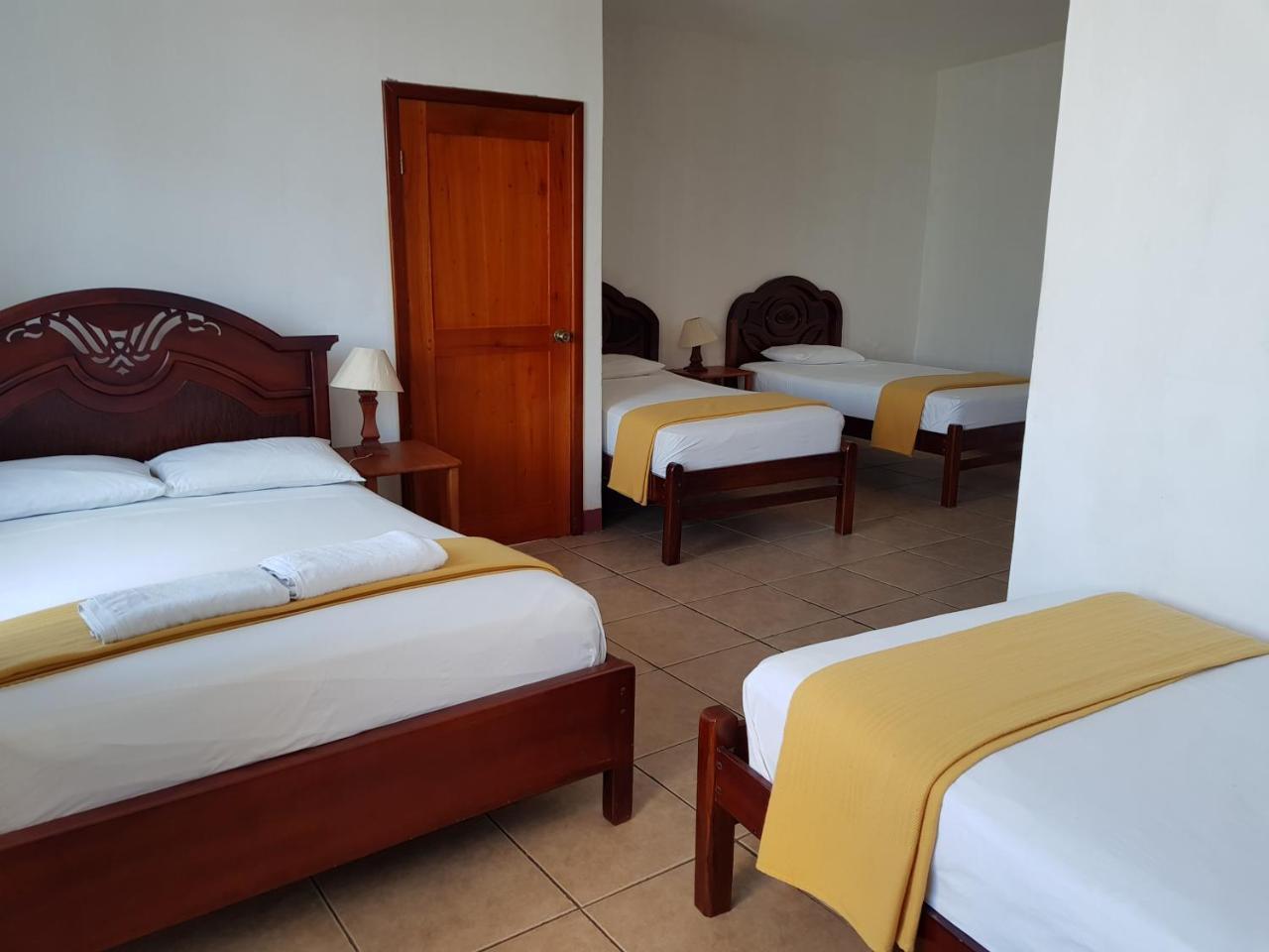 Gloria - Galápagos Inn Puerto Ayora  Exterior foto